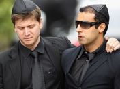 Humoristas brasileiros se infiltram em funeral de Amy Winehouse