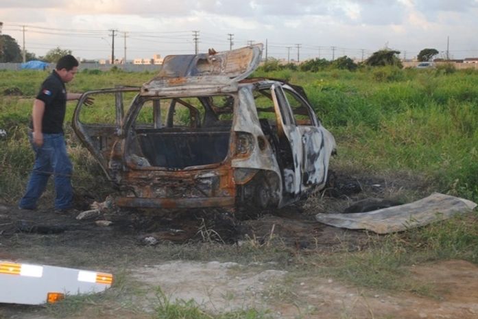 Carro do professor foi localizado no Benedito Bentes