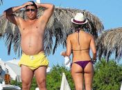 De férias em Ibiza, Ronaldo mostra barriga saliente