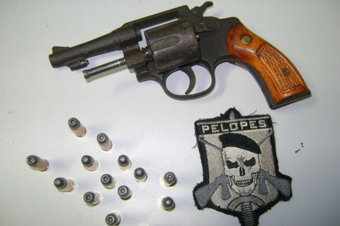 Pelopes prende bêbado por porte ilegal de arma