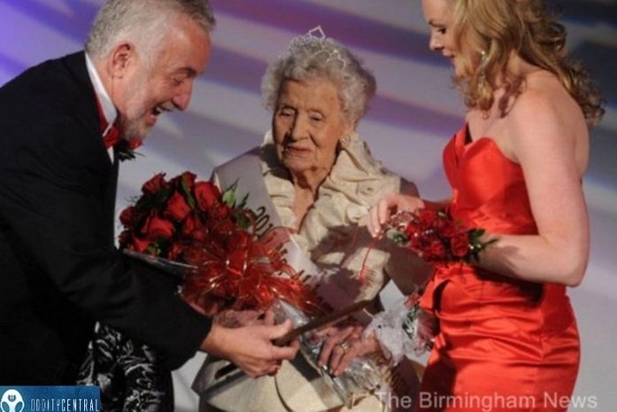 Ela, que serviu na Segunda Guerra Mundial, ganhou a competição de Miss Asilo