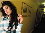 Venda de músicas de Amy Winehouse saltam nos EUA após morte