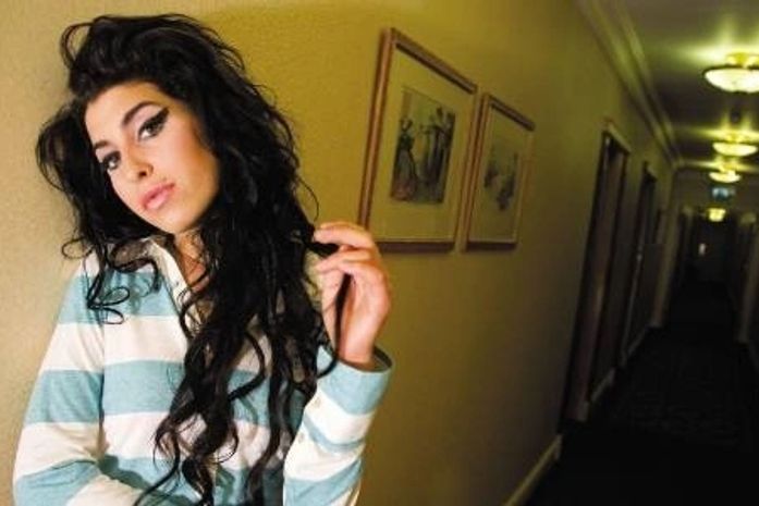 Venda de músicas de Amy Winehouse saltam nos EUA após morte