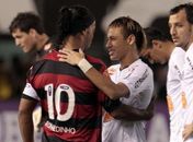 FIFA destaca "genialidade" de Neymar e malandragem de Ronaldinho Gaúcho