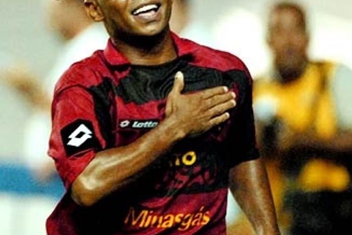 Fortaleza enfim confirma acerto com Carlinhos Bala