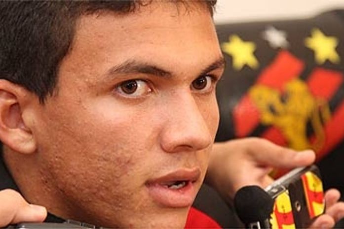 Goleiro da "voadora" volta para Marechal Deodoro-AL e tem futuro incerto