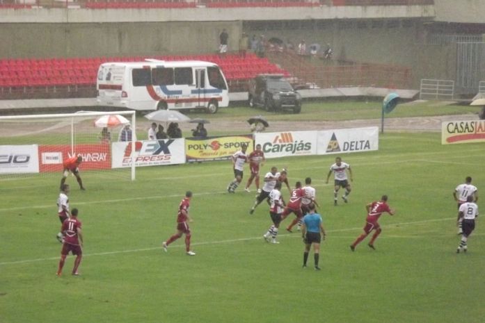 Sob forte chuva, CRB vence o Guarany e chega a vice-liderança