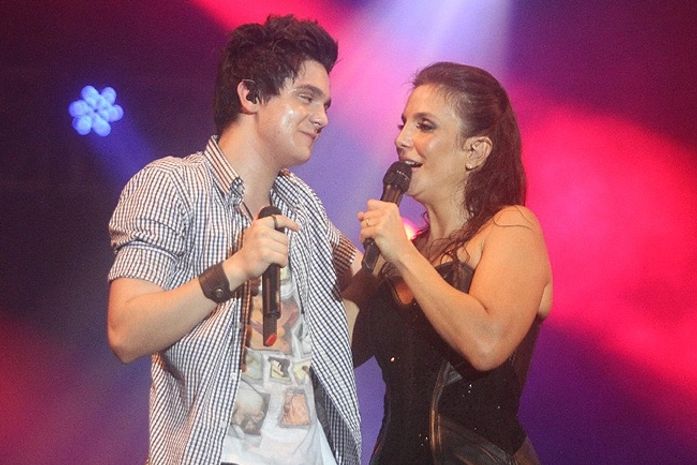 Em Recife Ivete Sangalo recebe Luan Santana no palco