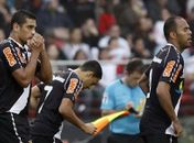 Vasco vence, freia São Paulo e encosta na liderança