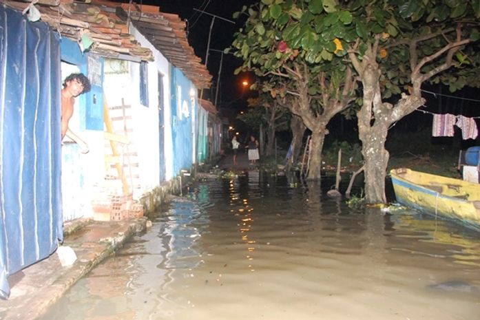 Residências são inundadas após chuvas no final de semana em Marechal Deodoro