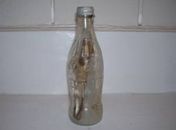 Filha recebe garrafa com mensagem lançada há décadas pelo pai