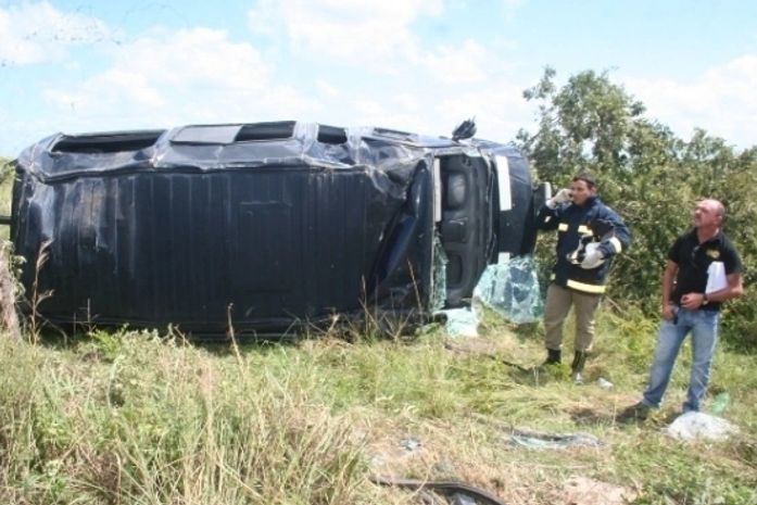 Veículo capotou