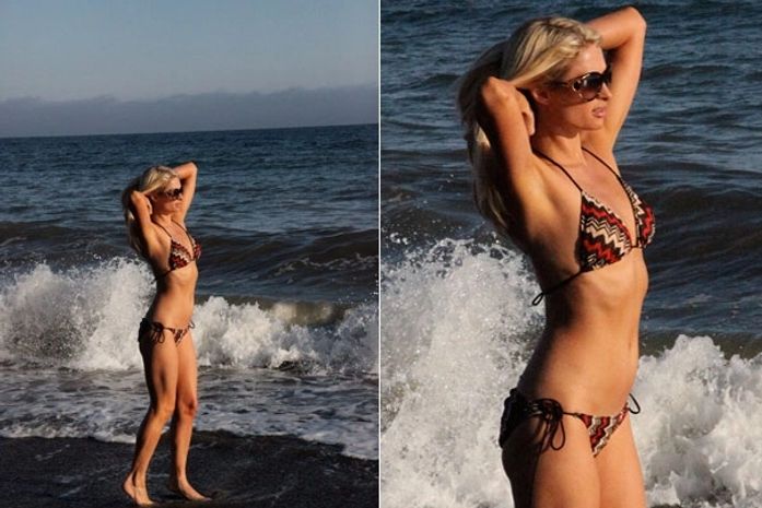 Paris Hilton posa de biquíni para espantar boatos de gravidez