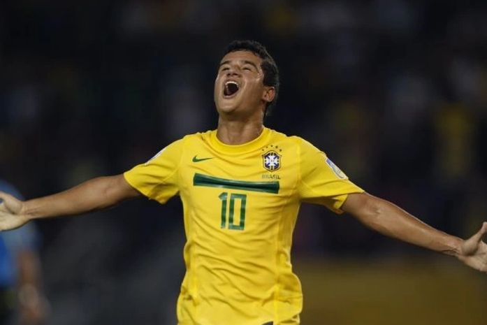 Philippe Coutinho comemora um dos gols da seleção.