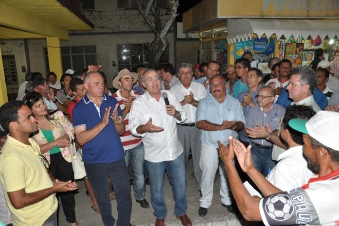 Renan e Beltrão participam em Santana da entrega de equipamentos agrícolas