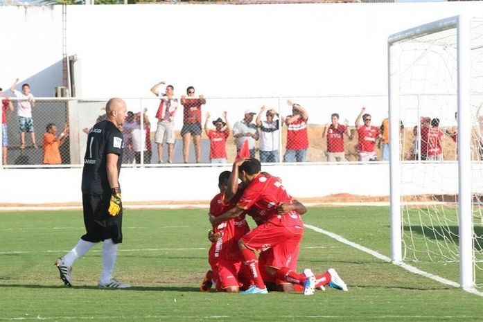 Mostrando futebol apático, CRB é goleado pelo América-RN