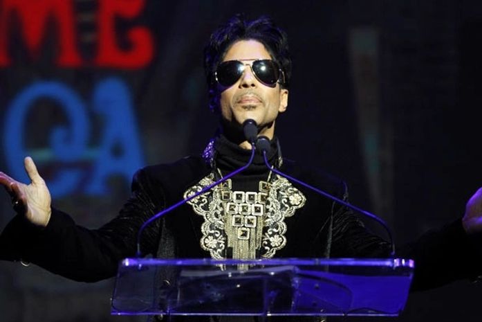 Prince proíbe álcool para toda a equipe que trabalhar em seu show