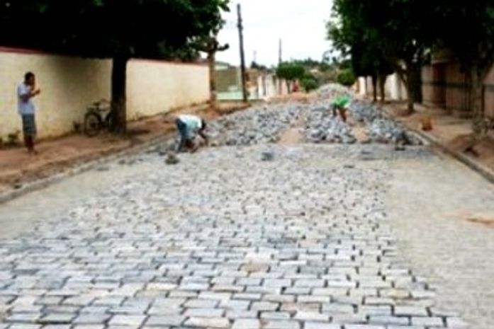 Prefeitura pavimenta 9 bairros de Arapiraca