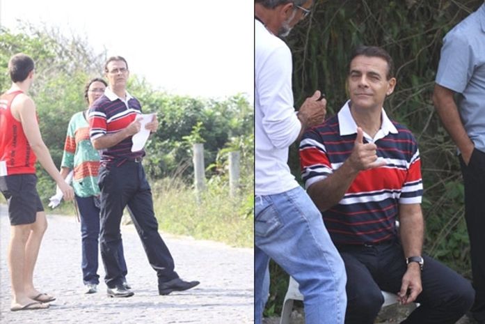 De roupa, Mário Gomes é clicado em praia de nudismo do Rio