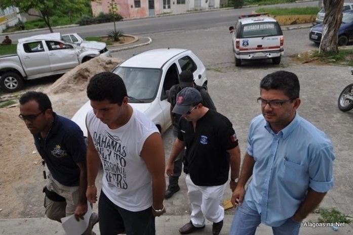 Arquiteto e filho são presos acusados de estelionato em Santana do Ipanema