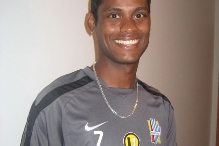 Fágner com a camisa do Mosta FC