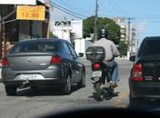 Festival de irregularidades no trânsito da Avenida Rotary, em Maceió