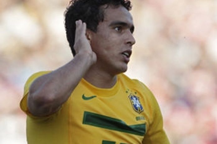 Meia Jadson pode reforçar o Arsenal.