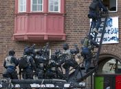 Suécia: ativistas invadem embaixada líbia e ameaçam se matar