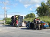 Caminhão tombou na AL 101 Sul