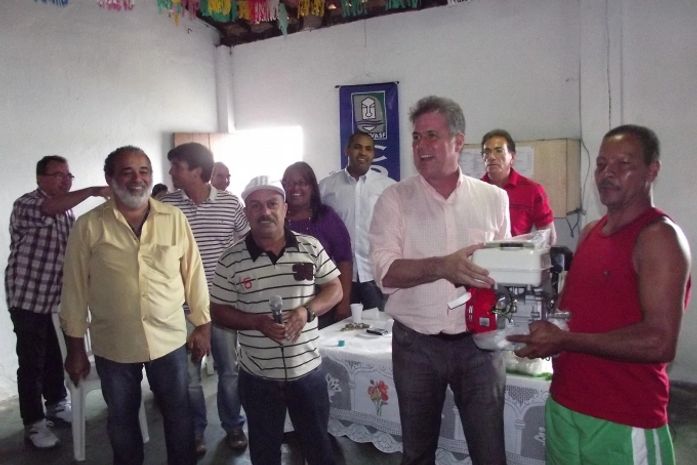 Colônia de Pescadores de Penedo recebe equipamentos de pesca