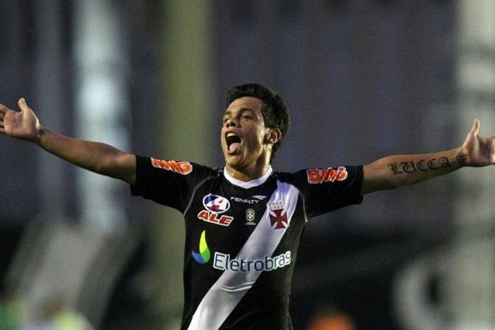 Vasco repete vitória da sulamericana no brasileiro, bate o Palmeiras e encosta no G4