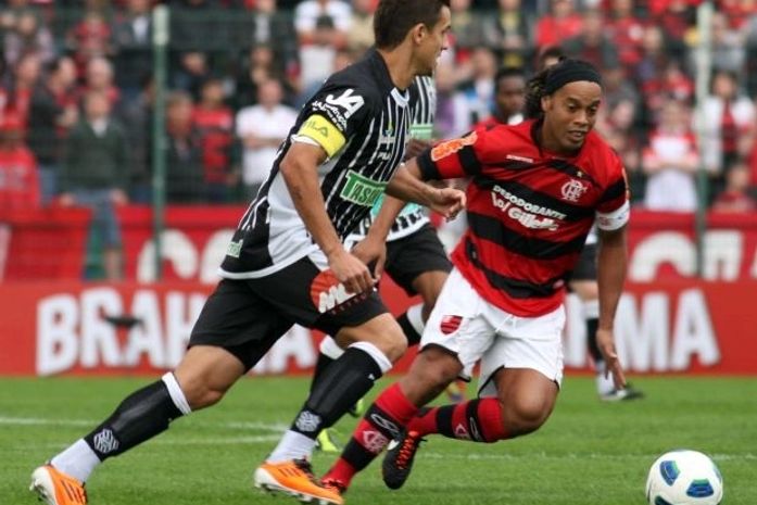 Flamengo abre 2 a 0 mas cede empate ao Figueirense em Florianópolis