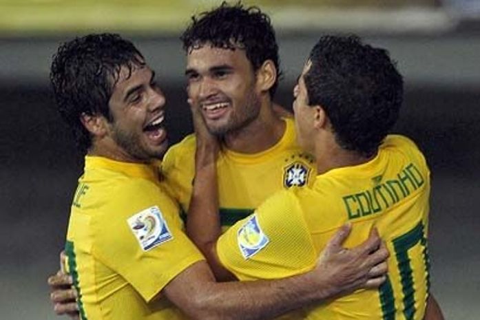 Alagoano marca, Brasil vence Espanha nos pênaltis e está na semi do mundial