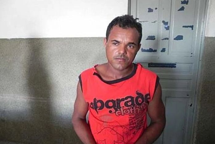Marido mata a esposa a golpes de faca na frente dos filhos