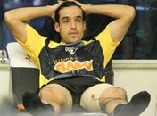 Chateado com São Paulo, Ilsinho confirma acerto com Internacional