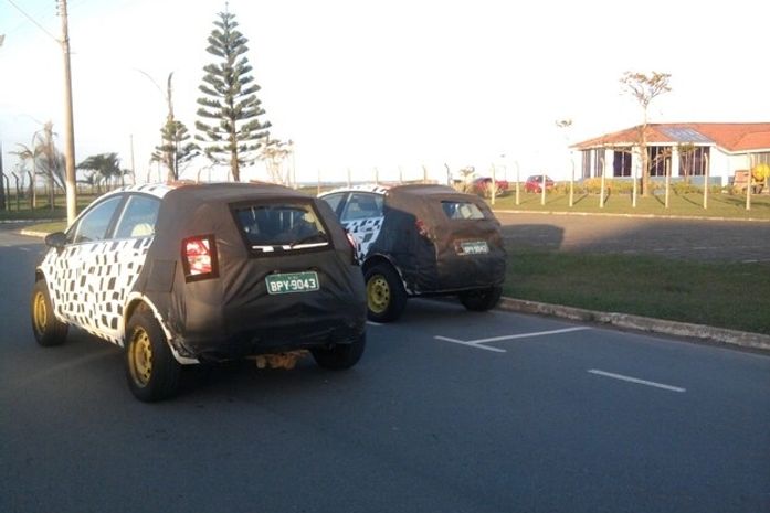 Novo Ford EcoSport é flagrado com carroceria de Fiesta em Peruíbe, SP