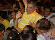 Novo prefeito faz carreata e promete fazer tudo "diferente" da atual gestão