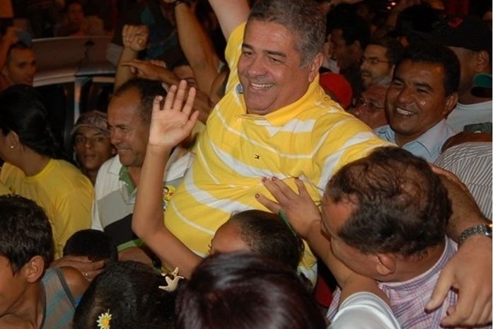 Novo prefeito faz carreata e promete fazer tudo "diferente" da atual gestão