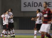Sem Ronaldinho, Flamengo é surpreendido e goleado pelo Atlético-GO em casa
