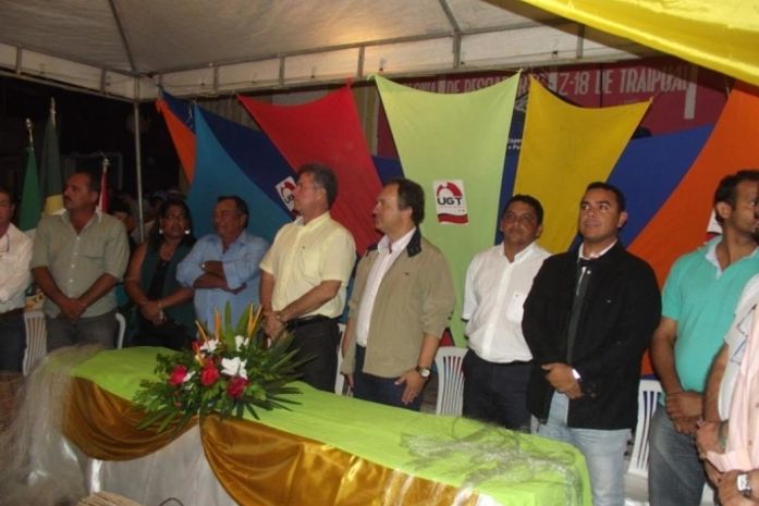Prefeito Marcos Santos recebe convidados na abertura dos Jogos Estudantis