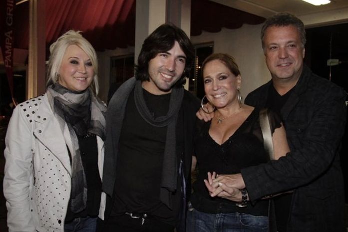 Susana Vieira comemora aniversário de 69 anos com equipe