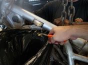 Operação da PF e PRF prende casal que transportava pasta de cocaína em moto
