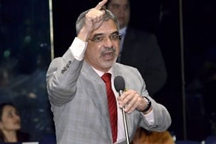 Senadores quase saem no tapa após críticas a ex-presidente Lula