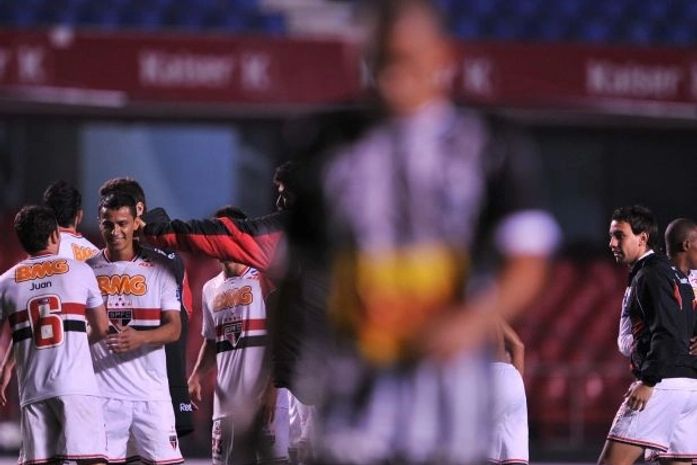 São Paulo goleia o Ceará e passa na sulamericana