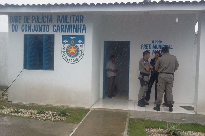 Base comunitária no Carminha