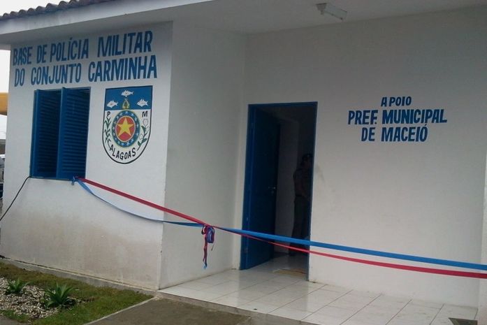 Base comunitária no Carminha