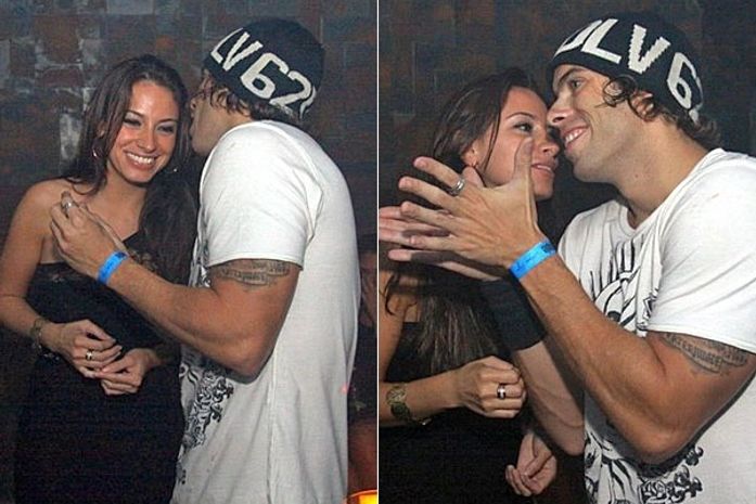 Após show, Mau Mau conversa ao pé do ouvido com Musa do Brasileirão