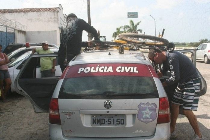 Lavador de carros receptava produtos roubados por adolescentes