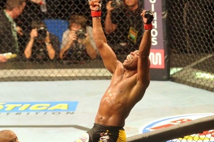 Anderson Silva manteve o cinturão do UFC.