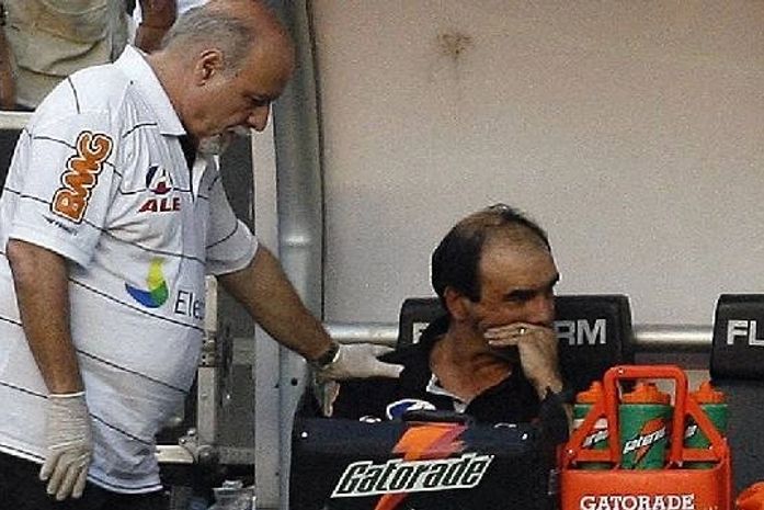 Cirurgia de Ricardo Gomes é um sucesso, mas ele segue em estado grave